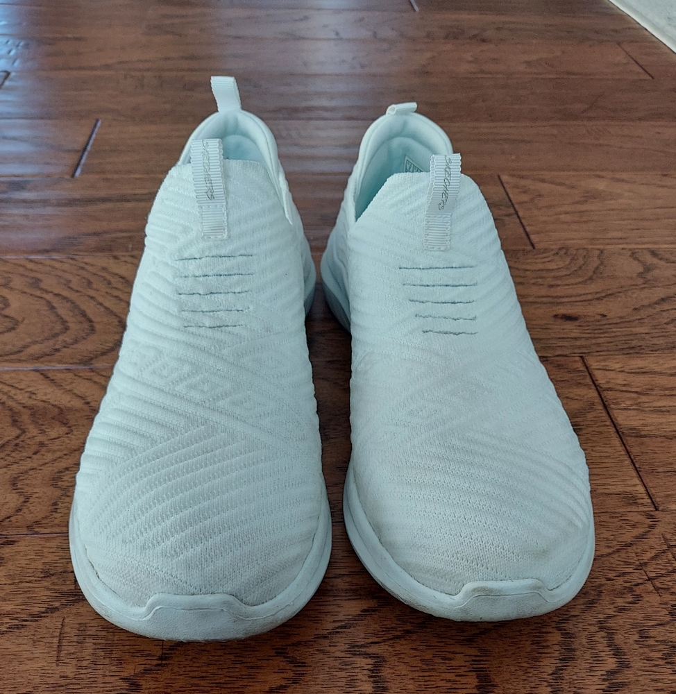 Skechers  white running shoes
